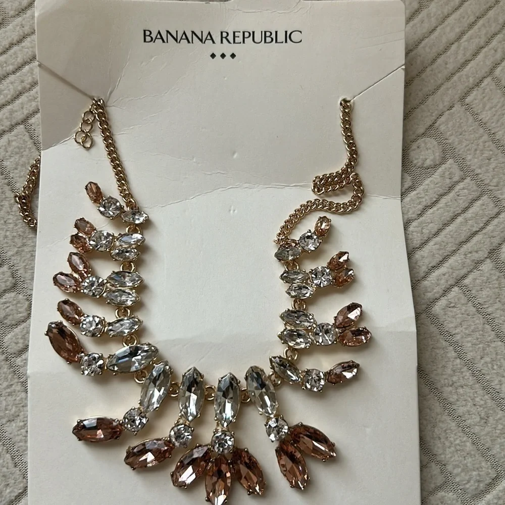 BANANA (B25) REPUBLIC necklace NWT